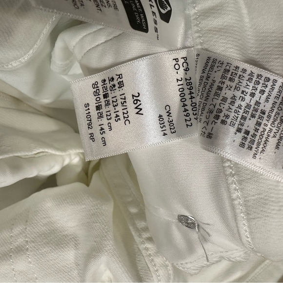 NWOT Levi’s plus size boyfriend jeans in white - Picture 4 of 4